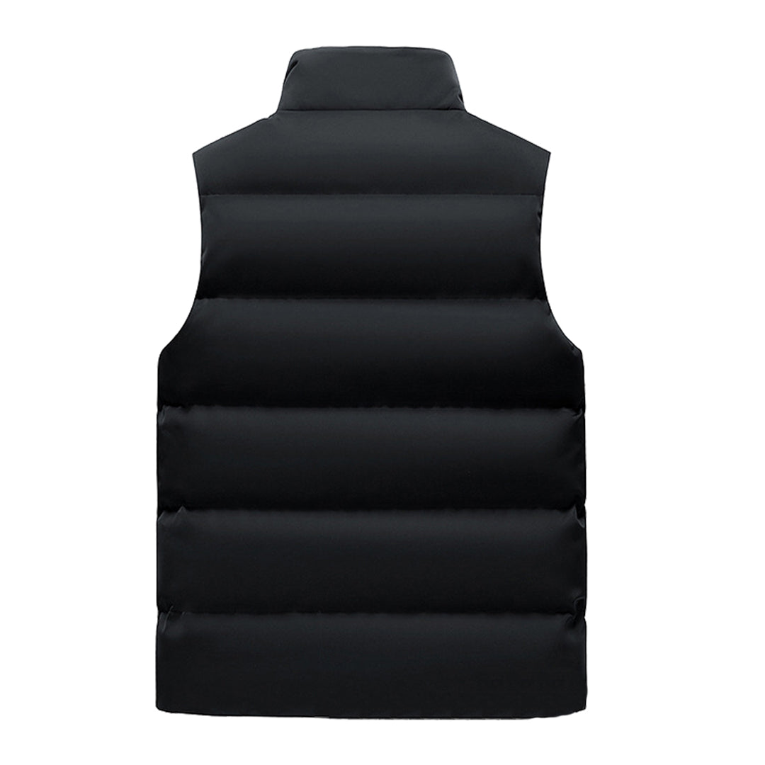 Zwarte gewatteerde bodywarmer voor heren, achterkant. Stijlvolle winterkleding, ideaal voor outdoor activiteiten. Comfortabel en warm.