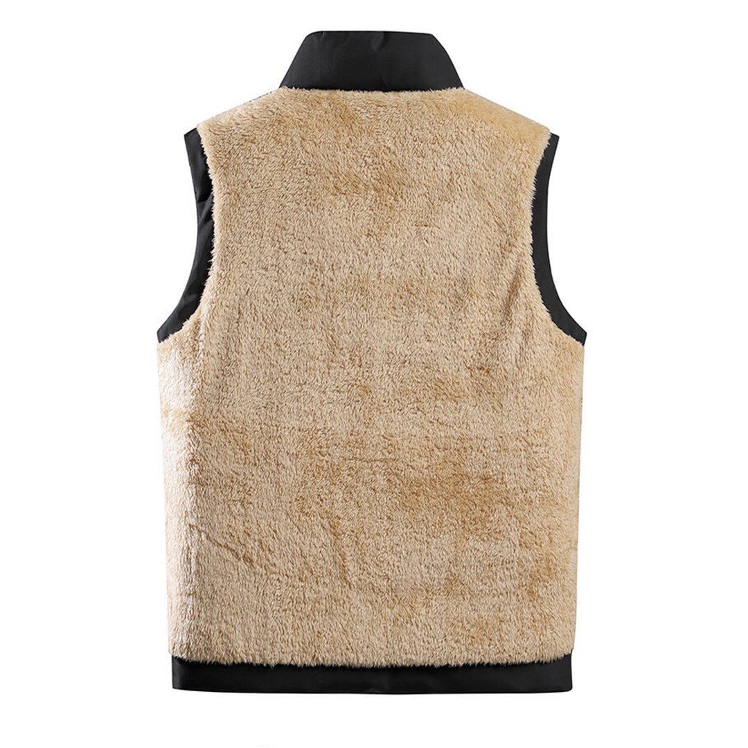 Zwarte bodywarmer met beige, pluizige achterkant, ideaal voor wintermode. Comfortabele en stijlvolle herenvest, perfect voor koude dagen.