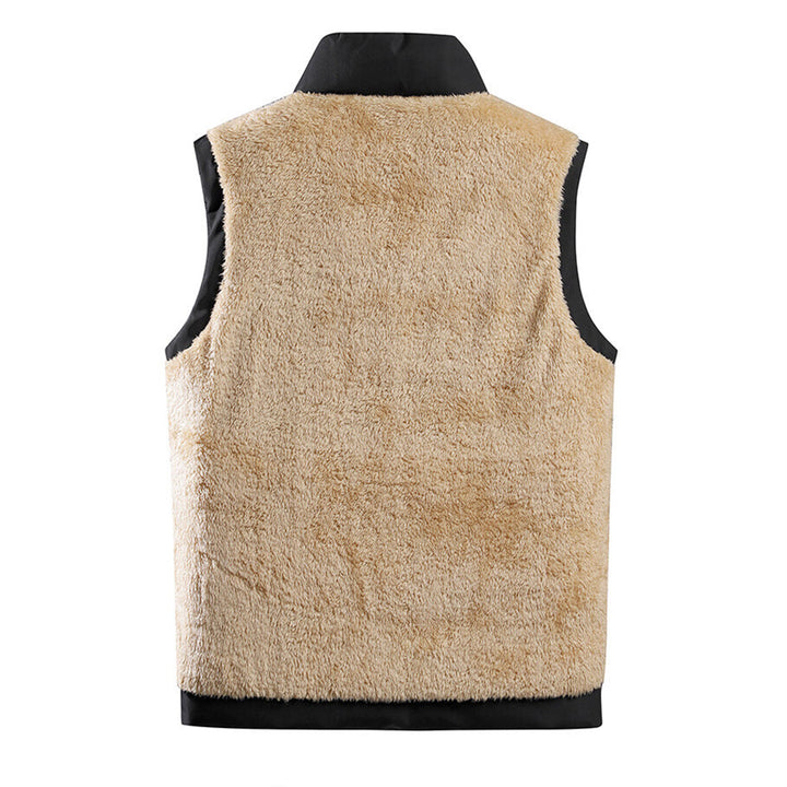Zwarte bodywarmer met beige, pluizige achterkant, ideaal voor wintermode. Comfortabele en stijlvolle herenvest, perfect voor koude dagen.