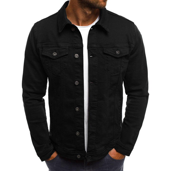 Zwarte denim herenjas, knoopsluiting, borstzakken, casual stijl. Perfect voor modieuze herenkleding, veelzijdig en tijdloos ontwerp.