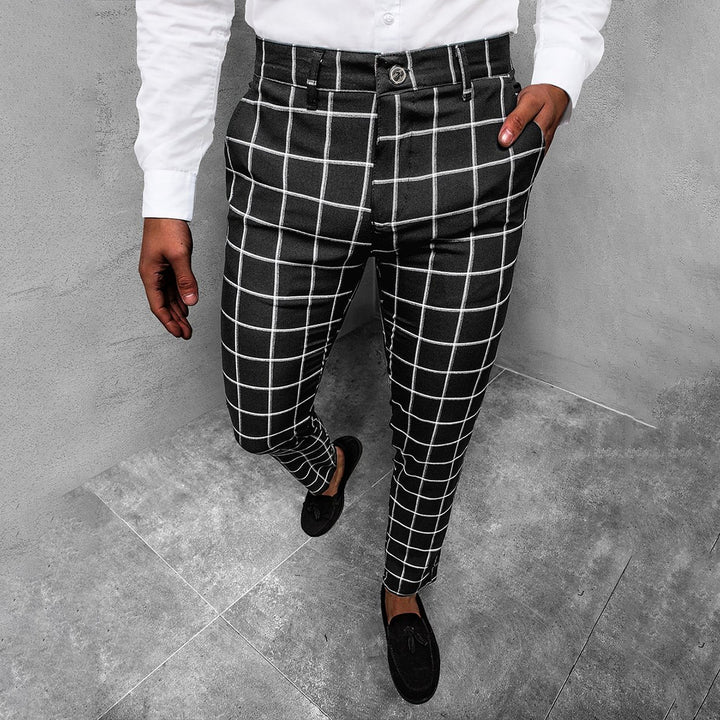 Zwart-wit geruite broek voor heren, stijlvolle slim fit pantalon, geschikt voor zakelijke en casual outfits, modieuze herenkleding.