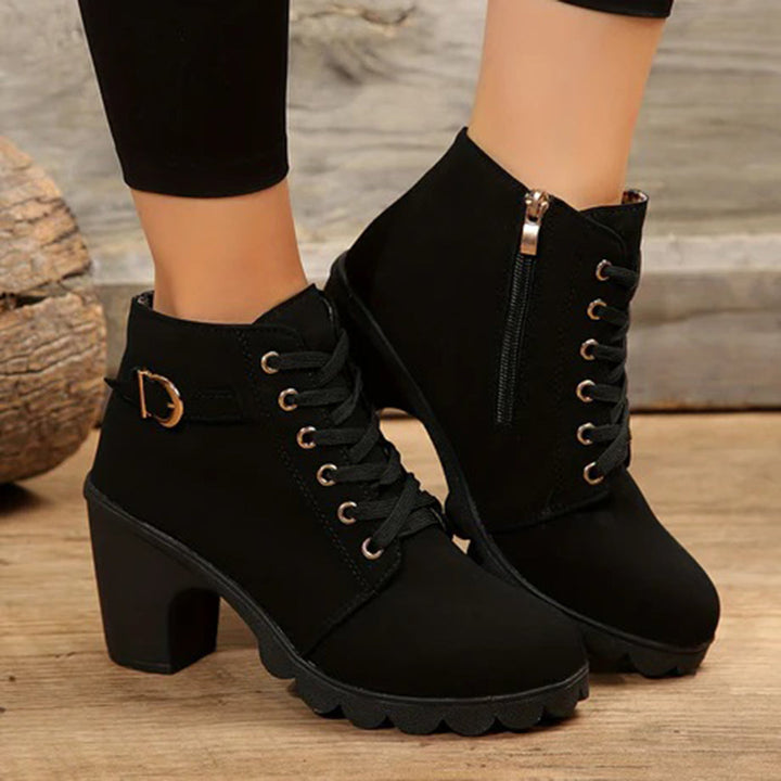 Zwarte dames enkellaarsjes met hak, veters en ritssluiting. Modieuze en comfortabele schoenen voor dagelijks gebruik. Perfect voor herfst- en wintermode.