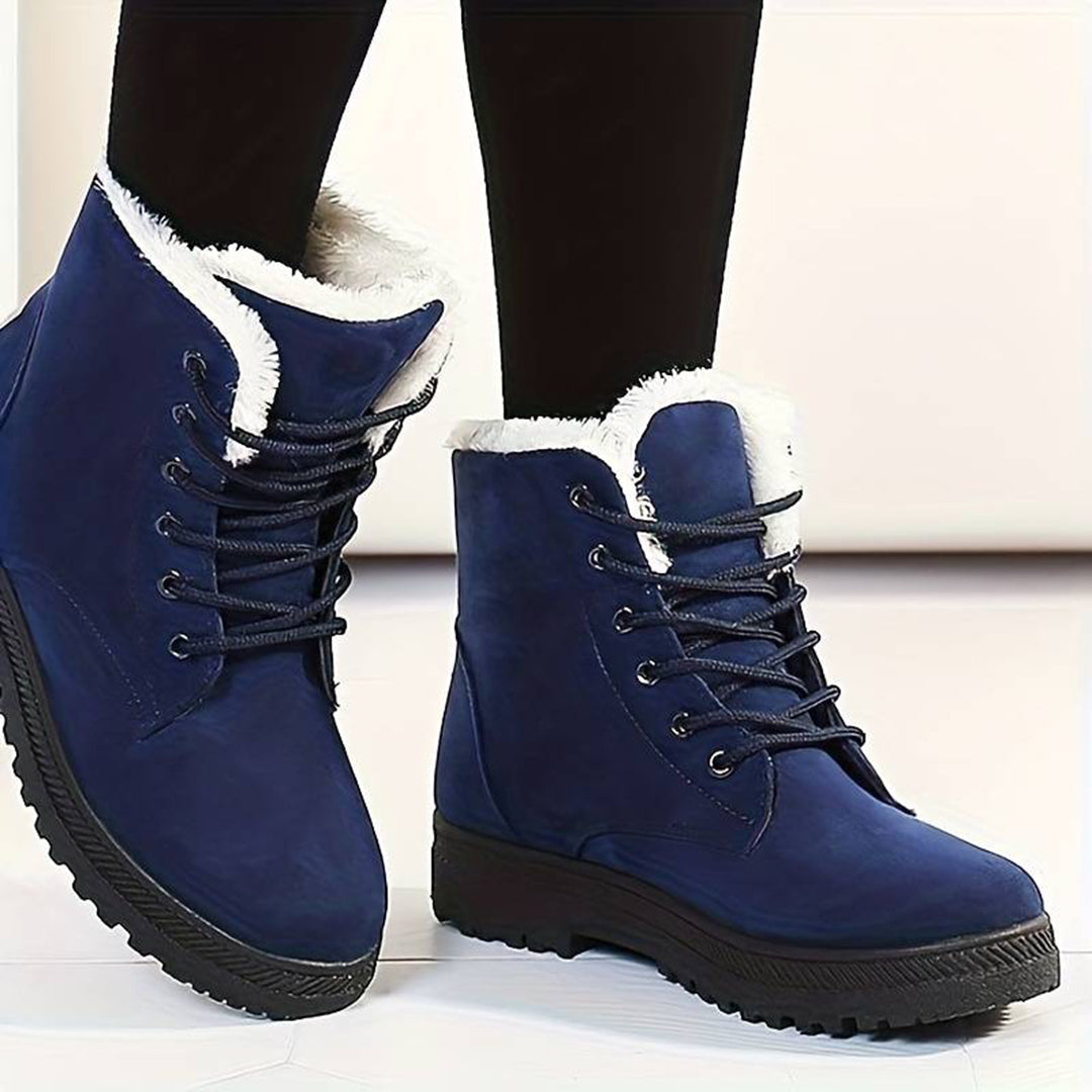 Blauwe winterlaarzen met witte voering, stevige rubberen zool en veters. Ideaal voor dames, warme en modieuze schoenen voor koude seizoenen.