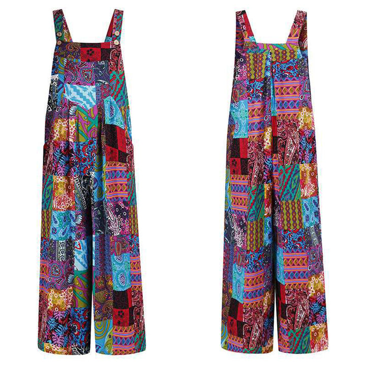 Kleurrijke patchwork tuinbroek voor dames, bohemian stijl, met levendige patronen en wijde pijpen. Perfect voor casual zomeroutfits.