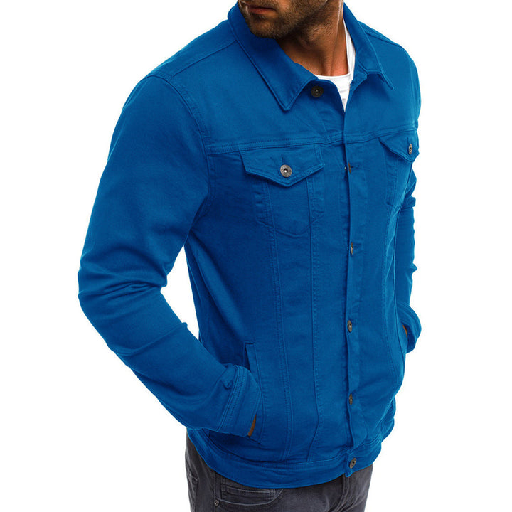 Blauwe spijkerjas voor heren, casual denim stijl, lange mouwen, knoopsluiting, borstzakken, modieuze herenkleding.