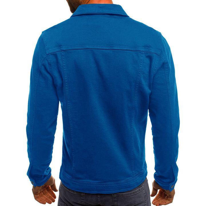 Blauwe denim jas voor heren, achteraanzicht. Stijlvolle casual jas met lange mouwen, geschikt voor dagelijks gebruik. Perfect voor modebewuste mannen.