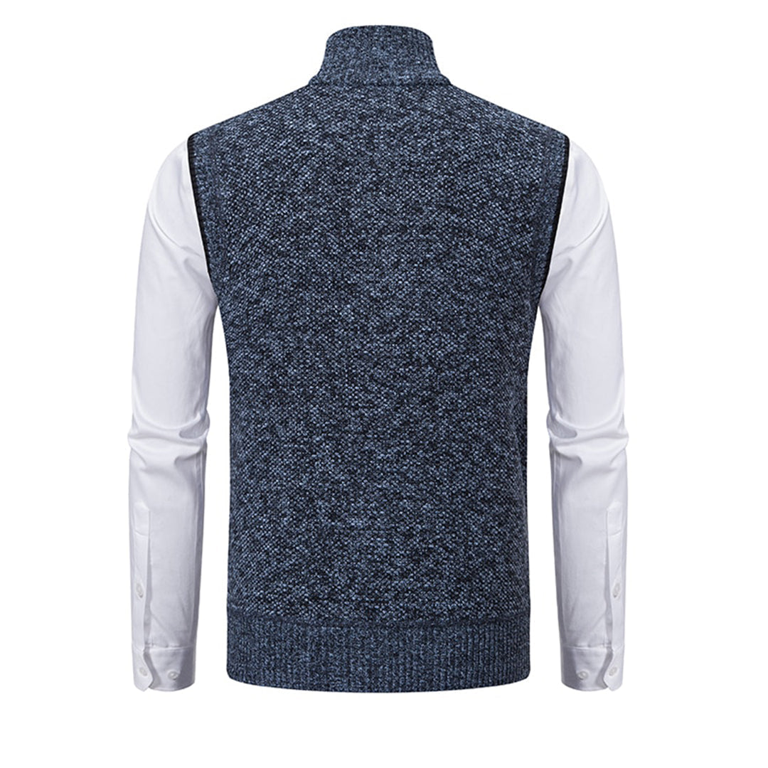 Blauw-grijze herenvest met hoge kraag, gebreid patroon en witte mouwen. Stijlvolle en warme kleding voor herfst en winter.