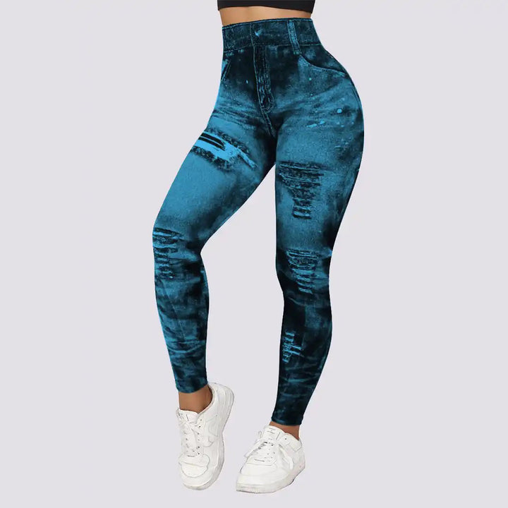 Blauwe denim-look legging met hoge taille en scheuren, damesmode, comfortabele stretchstof, trendy streetwear, casual sportieve stijl.