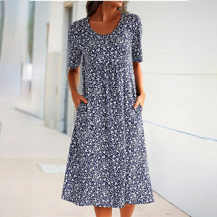 Blauwe damesjurk met korte mouwen en bloemenprint, casual zomerjurk, comfortabele pasvorm, ideaal voor dagelijks gebruik en stranduitjes.