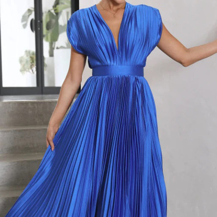 Blauwe geplooide jurk met diepe V-hals en korte mouwen, elegante avondjurk voor dames, perfect voor feestjes en speciale gelegenheden.