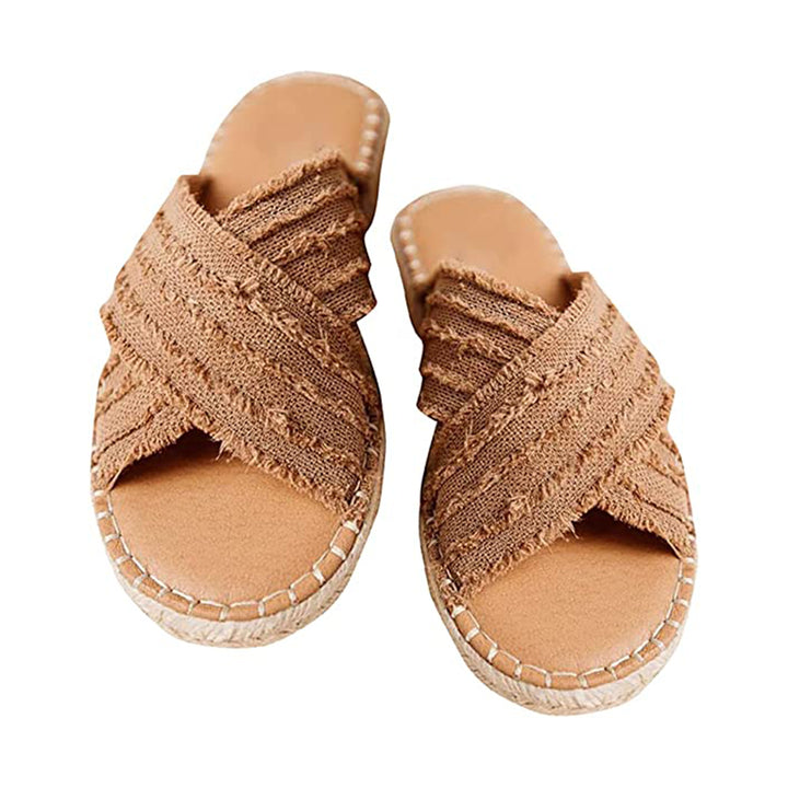 Bruine geweven sandalen met kruislings patroon, espadrille zool, zomerschoeisel voor dames, casual en comfortabel, modetrend 2023.
