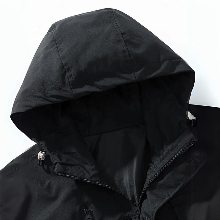 Zwarte waterdichte jas met capuchon, hoogwaardige outdoor kleding, ideaal voor regenachtige dagen, unisex design, duurzame stof.