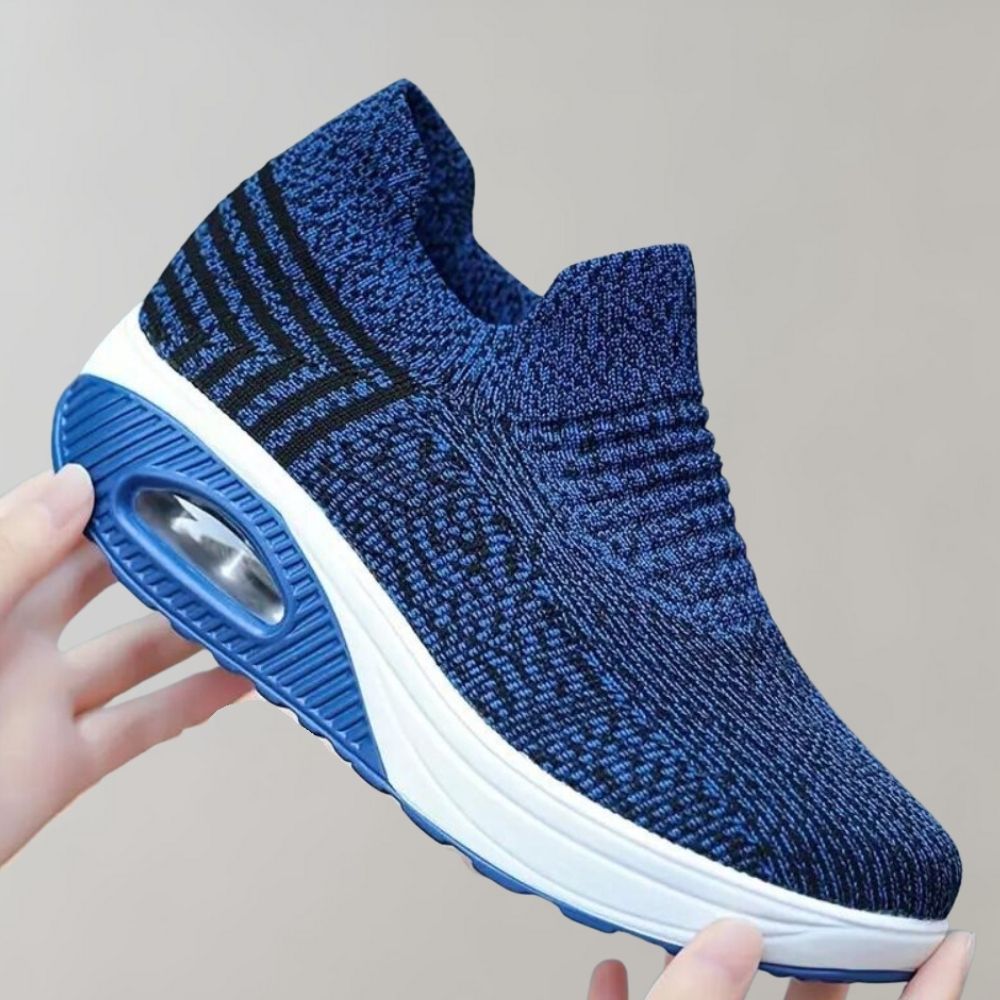 Blauwe gebreide sneaker met luchtkussen zool, ademend en lichtgewicht, ideaal voor hardlopen en dagelijks gebruik. Comfortabele sportschoen.