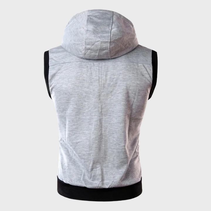 Grijze mouwloze hoodie voor heren, achterkant, met capuchon. Comfortabele sportieve stijl, ideaal voor casual en sportieve outfits.