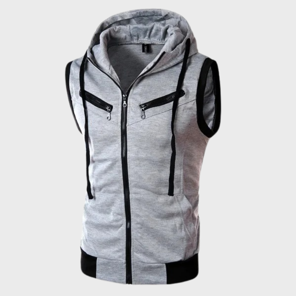 Grijze mouwloze hoodie met capuchon, ritssluiting en zakken. Sportieve herenvest, casual streetwear, comfortabele katoenen stof.