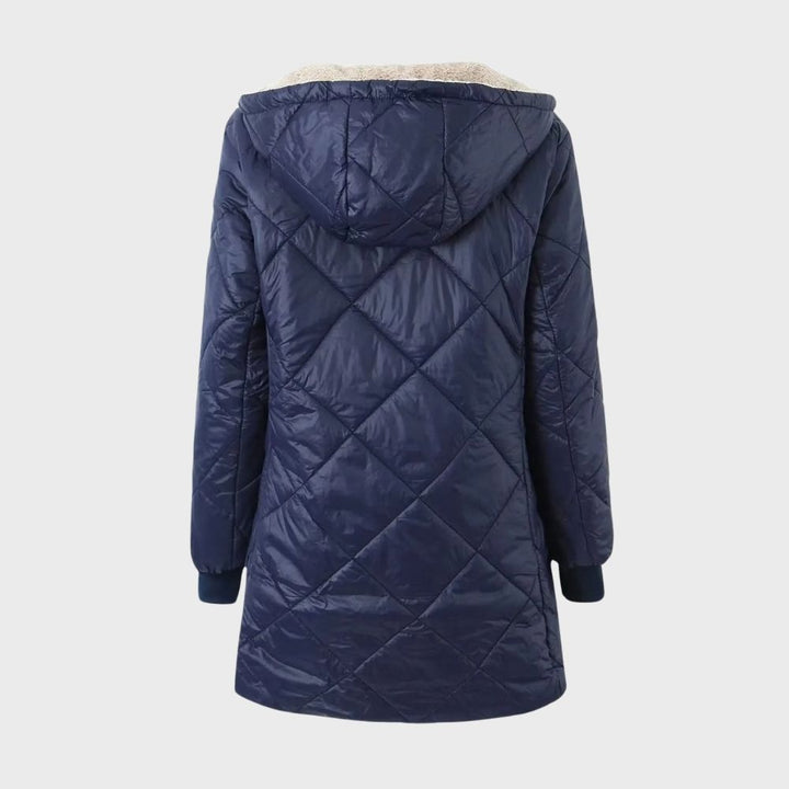 Donkerblauwe gewatteerde damesjas met capuchon, lange mouwen en ruitpatroon. Ideaal voor wintermode en warme kleding.