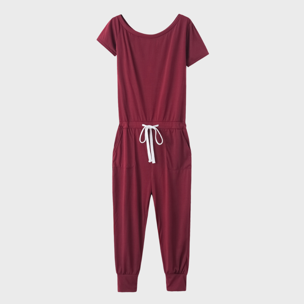 Rode dames jumpsuit met korte mouwen en witte trekkoord taille. Comfortabele pasvorm, ideaal voor casual en trendy outfits.