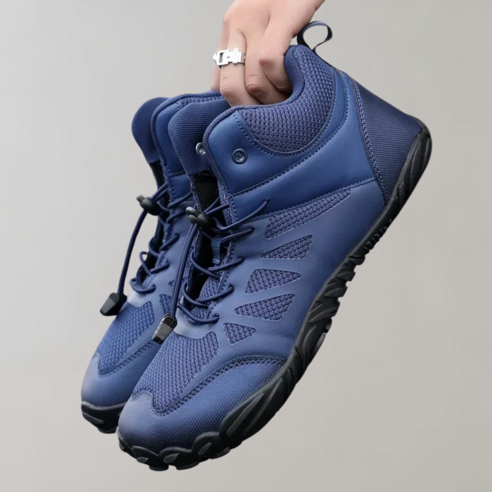 Blauwe wandelschoenen met ademend mesh en stevige rubberen zool, ideaal voor outdooractiviteiten. Comfortabele pasvorm, duurzaam ontwerp.