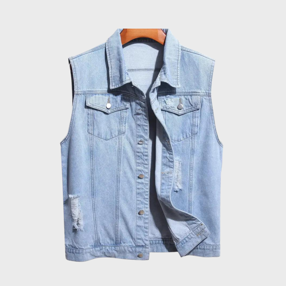 Lichtblauw mouwloos spijkerjack voor dames, met knoopsluiting en borstzakken. Trendy denim gilet, perfect voor casual mode en zomeroutfits.