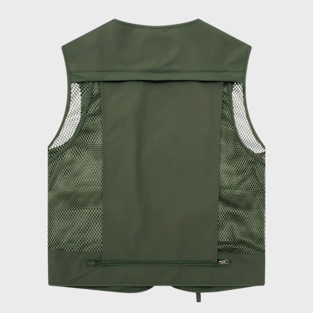 Olijfgroen heren gilet met mesh panelen, ideaal voor outdoor activiteiten. Lichtgewicht, ademend ontwerp. Perfect voor wandelen en kamperen.