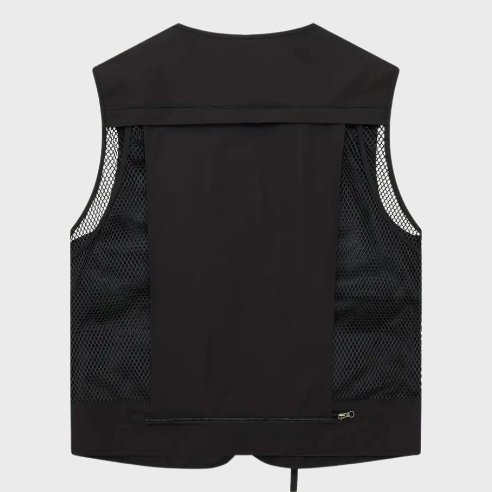 Zwarte mouwloze herenbodywarmer met mesh panelen, ideaal voor outdoor activiteiten. Lichtgewicht en ademend ontwerp voor comfort en stijl.