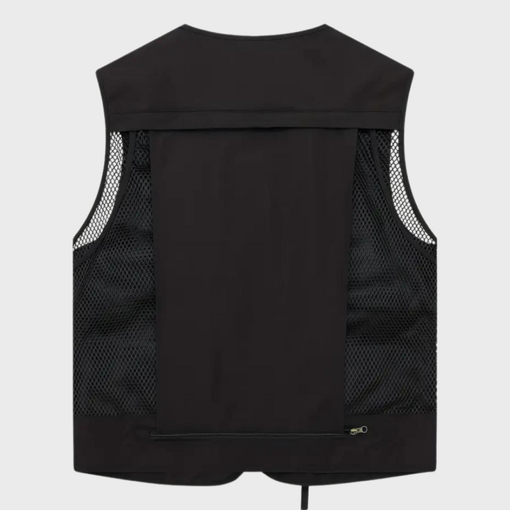 Zwarte mouwloze herenbodywarmer met mesh panelen, ideaal voor outdoor activiteiten. Lichtgewicht en ademend ontwerp voor comfort en stijl.