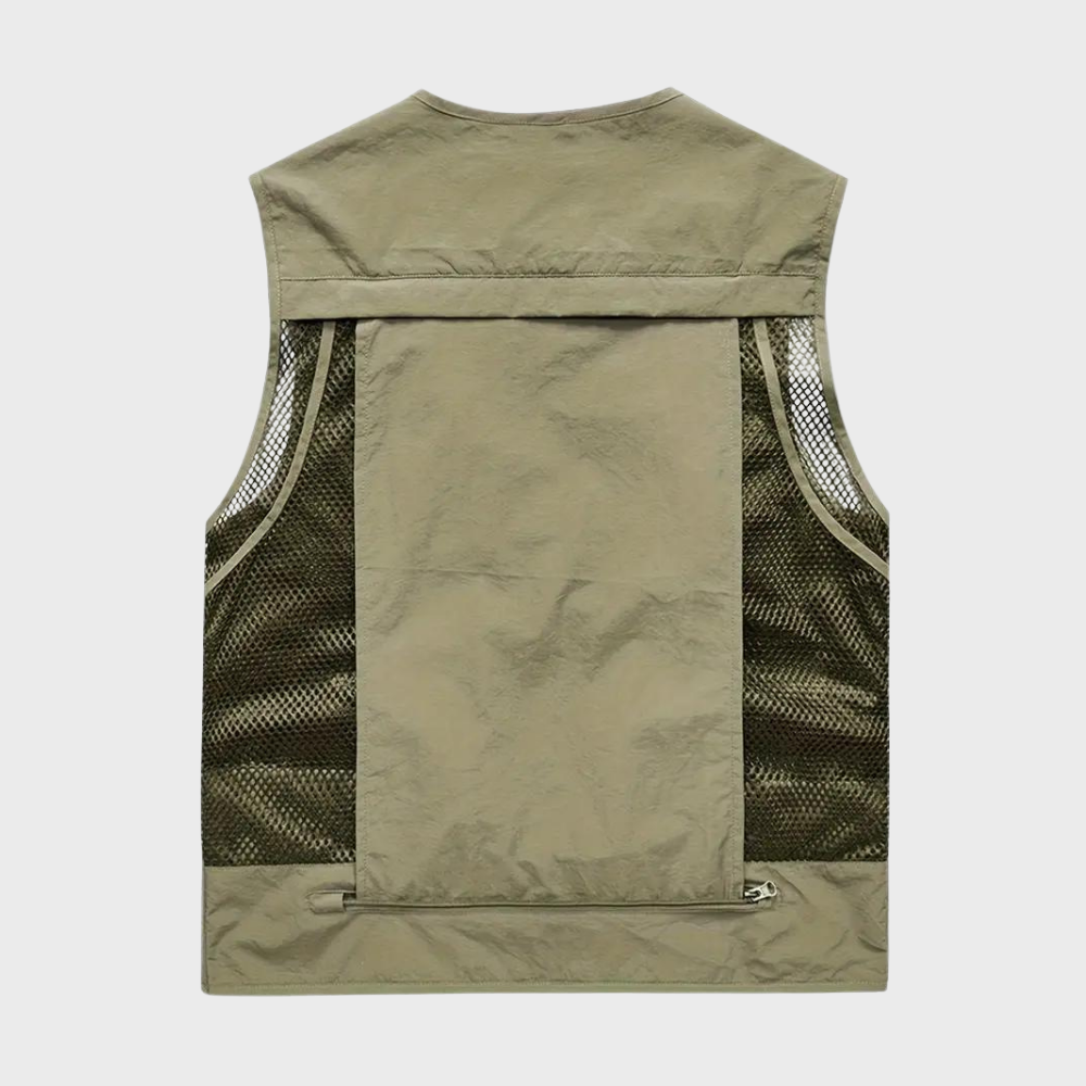 Khaki outdoor bodywarmer met mesh panelen, ideaal voor wandelen en kamperen. Lichtgewicht, ademend ontwerp voor optimaal comfort en functionaliteit.