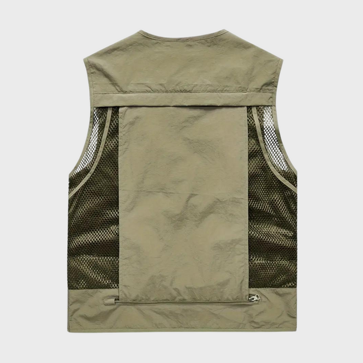 Khaki outdoor bodywarmer met mesh panelen, ideaal voor wandelen en kamperen. Lichtgewicht, ademend ontwerp voor optimaal comfort en functionaliteit.