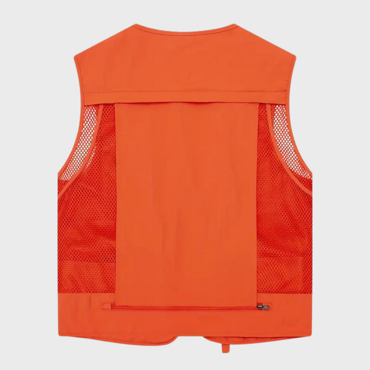 Oranje outdoor vest met mesh panelen, ademend ontwerp, ideaal voor wandelen en kamperen. Lichtgewicht en functioneel voor avontuurlijke activiteiten.
