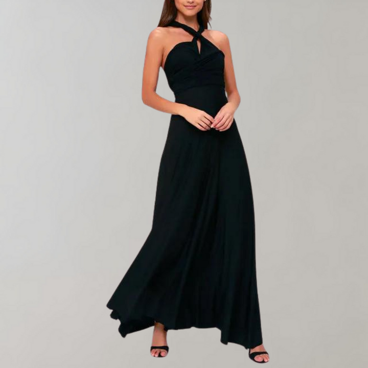 Elegante zwarte avondjurk met halternek en vloeiende rok, perfect voor formele gelegenheden. Stijlvolle damesmode, chique avondkleding.