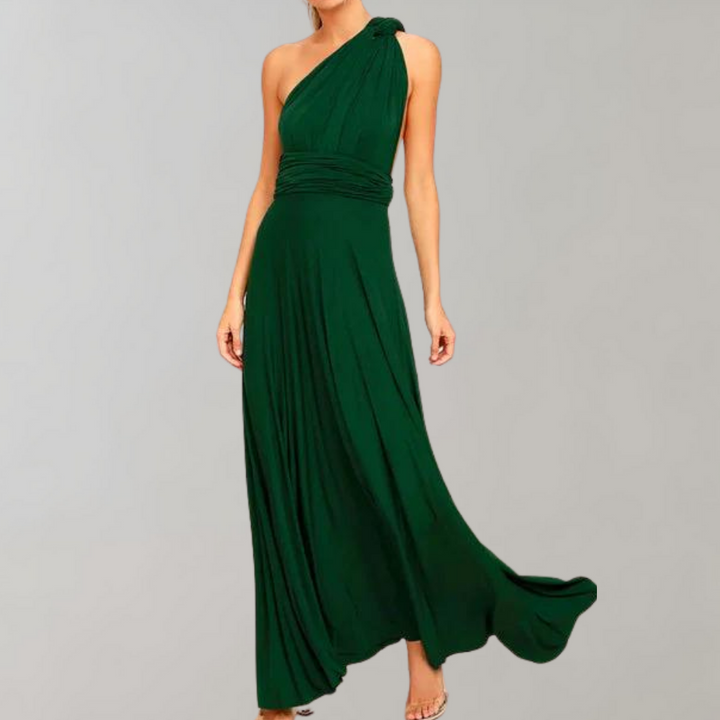 Groene asymmetrische avondjurk met één schouder, vloeiende stof en elegante pasvorm. Perfect voor formele gelegenheden en bruiloften.