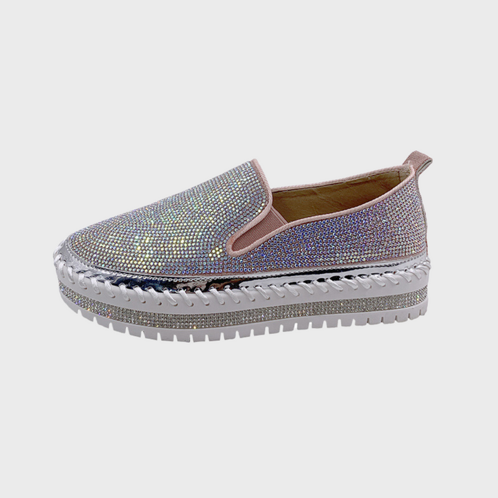 Roze damesschoen met glinsterende strass, dikke witte zool en slip-on design. Trendy en comfortabele sneakers voor dagelijks gebruik.