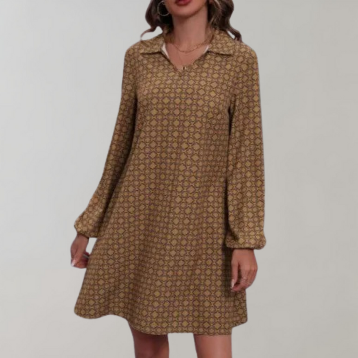 Donkerbruine damesjurk met lange mouwen en patroon, elegante casual stijl, perfect voor herfstmode. Comfortabele pasvorm, modieuze keuze.