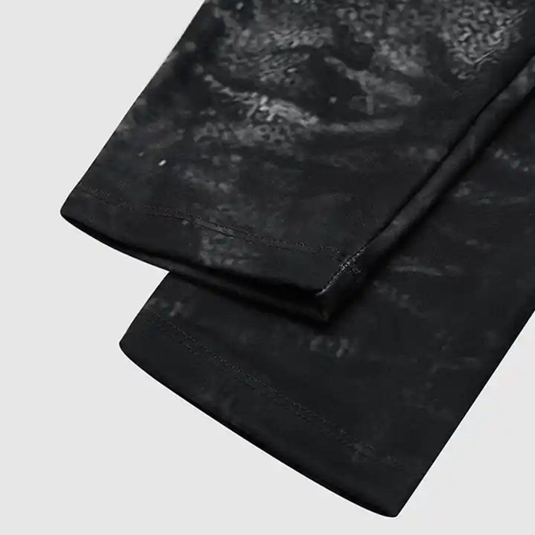 Zwarte legging met subtiel marmerpatroon, close-up van de stoftextuur. Perfect voor sport en casual outfits. Comfortabele en stijlvolle damesmode.