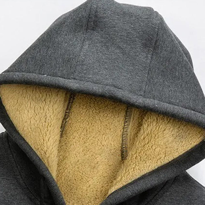 Donkergrijze hoodie met beige fleece voering, capuchon en trekkoorden. Comfortabele winterkleding, ideaal voor koude dagen. Unisex design.