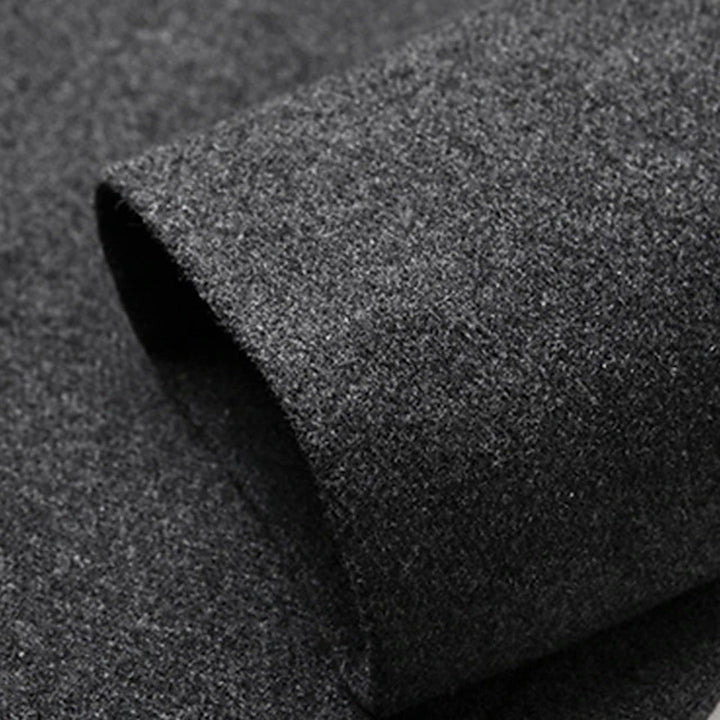 Donkergrijze wollen stof close-up, zachte textuur, geschikt voor kleding en interieur, hoogwaardige kwaliteit, duurzaam en stijlvol materiaal.