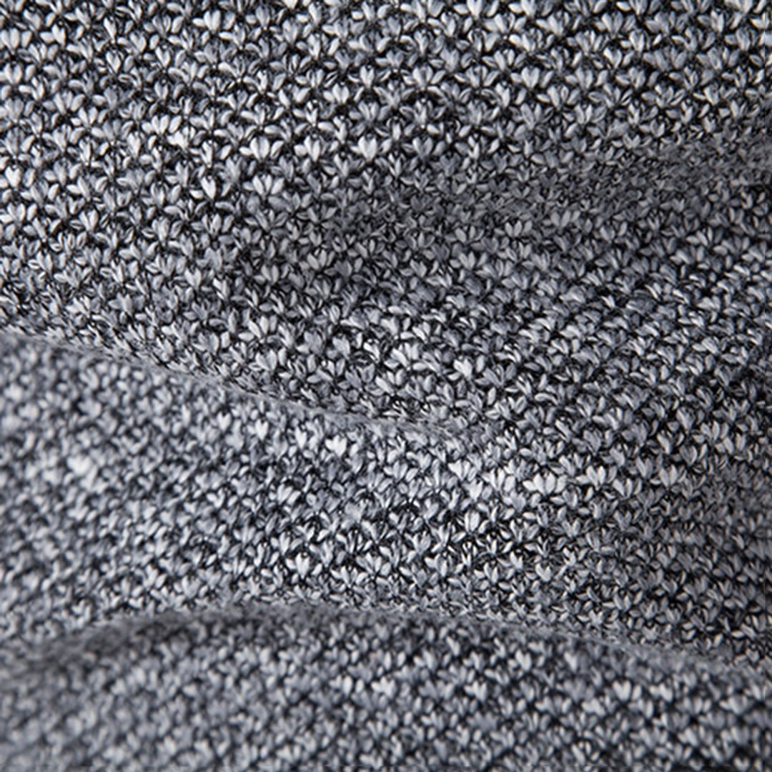 Grijze gebreide stof close-up, textuur met fijne steken, ideaal voor mode, interieur en ambachtelijke projecten. Hoogwaardige textielmaterialen.