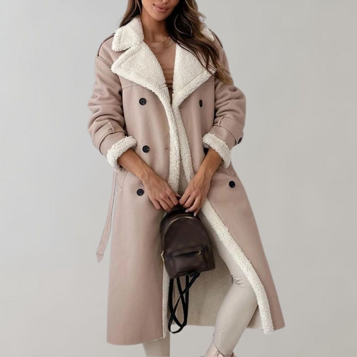 Dames winterjas met schapenvacht voering, lange beige mantel, dubbele rij knopen, modieuze warme jas, ideaal voor koude seizoenen.