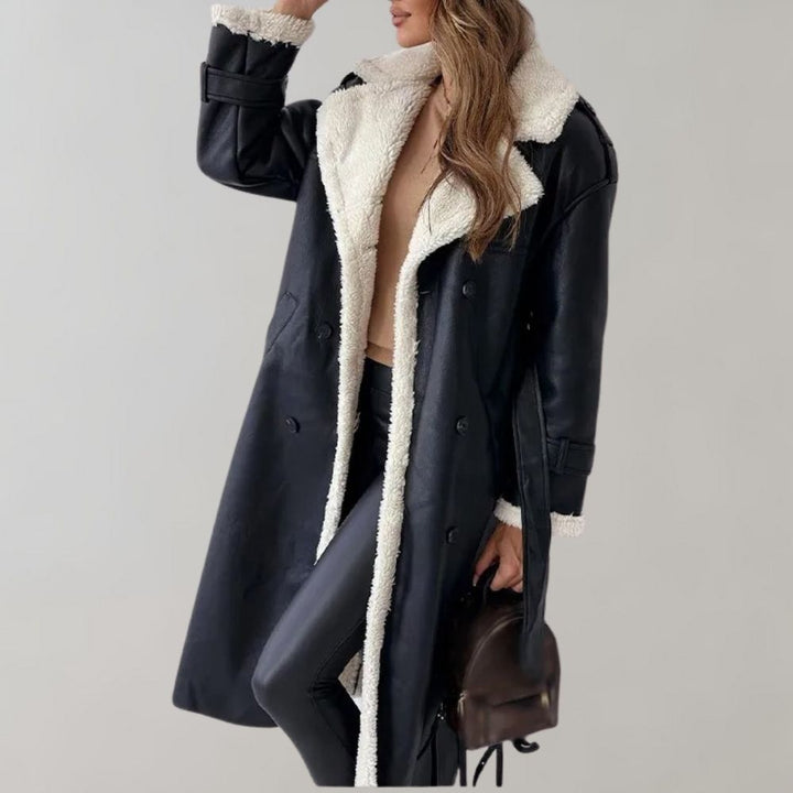Dames winterjas zwart met witte voering, lange leren mantel, stijlvolle warme jas, modieuze winterkleding, perfecte keuze voor koude dagen.