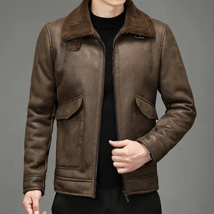 Donkerbruine leren jas voor heren met schapenvacht kraag, stijlvolle winterjas, warme en modieuze bovenkleding, perfect voor casual en formele gelegenheden.