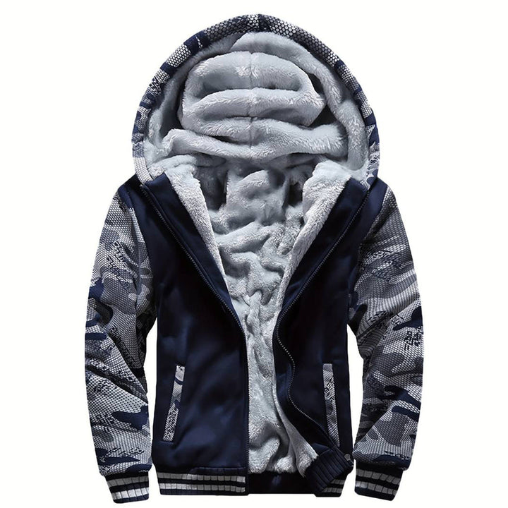 Donkerblauwe camouflage winterjas met capuchon en grijze fleecevoering, herenmode, warme jas, trendy streetwear, comfortabele buitenkleding.