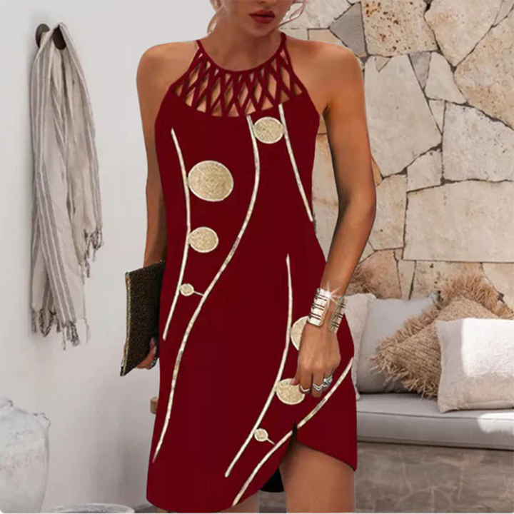 Donkerrode damesjurk met goudkleurige accenten, mouwloos ontwerp, geschikt voor zomerfeesten. Stijlvolle en elegante avondjurk.