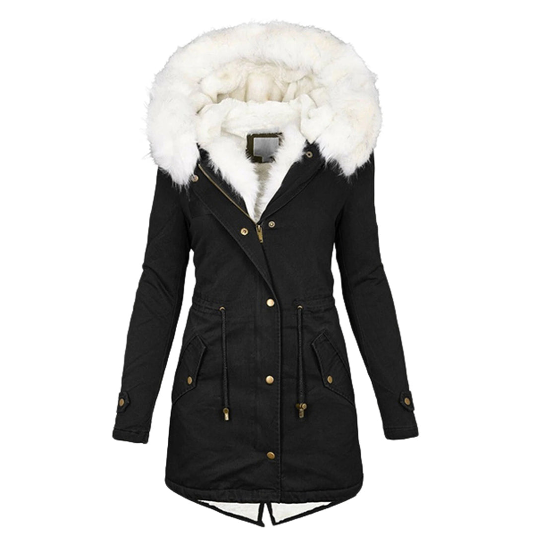 Zwarte dames winterjas met capuchon, witte bontkraag, lange mouwen en knoopsluiting. Stijlvolle en warme jas voor koude seizoenen.