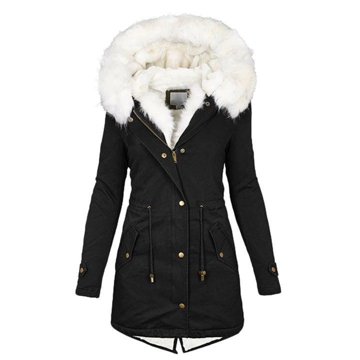 Zwarte dames winterjas met capuchon, witte bontkraag, lange mouwen en knoopsluiting. Stijlvolle en warme jas voor koude seizoenen.