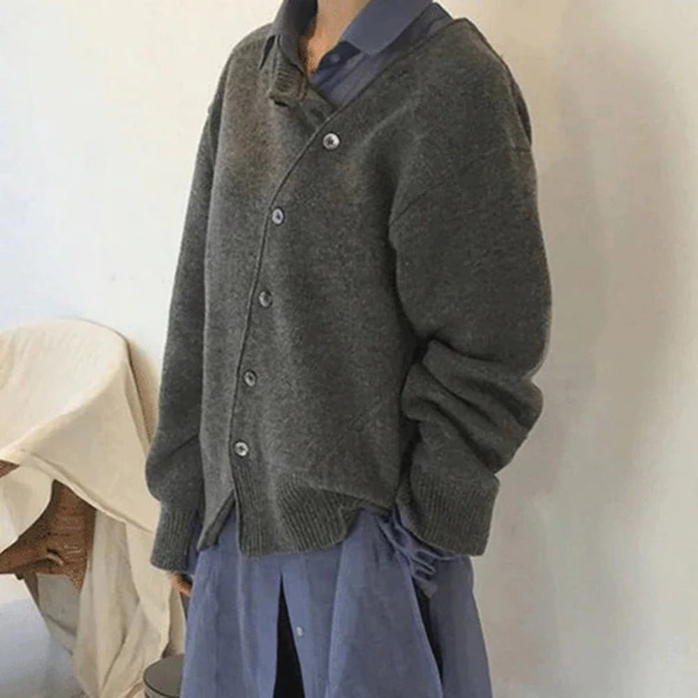 Grijze oversized damestrui met knopen, casual stijl, zachte stof, perfect voor herfst en winter, modieuze en comfortabele kleding.