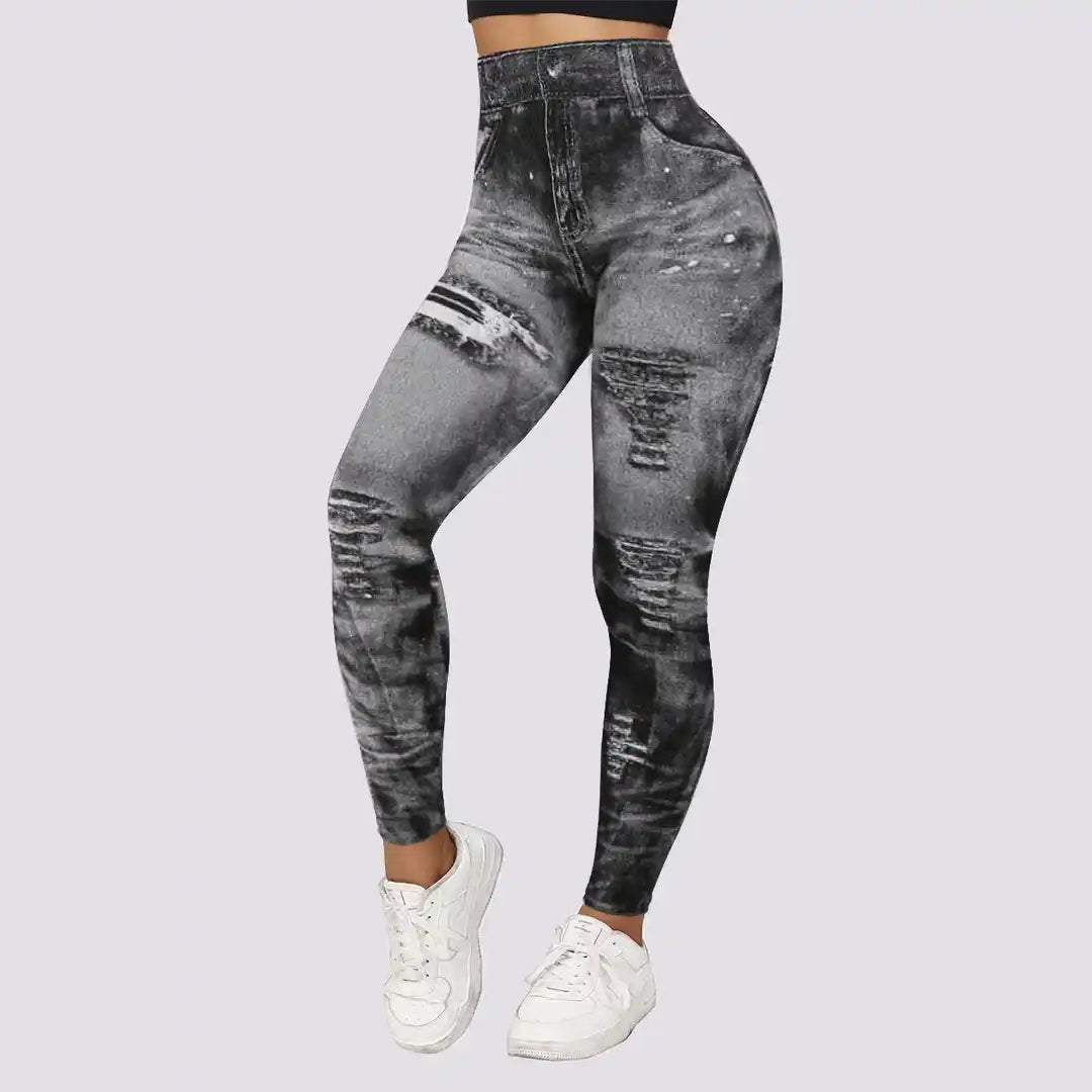 Grijze hoge taille spijkerlegging met distressed details, perfect voor casual streetwear. Comfortabele pasvorm, trendy en veelzijdig.