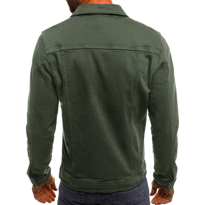 Groene denim jas voor heren, achteraanzicht. Stijlvolle casual jas met lange mouwen, ideaal voor dagelijks gebruik. Comfortabele pasvorm.