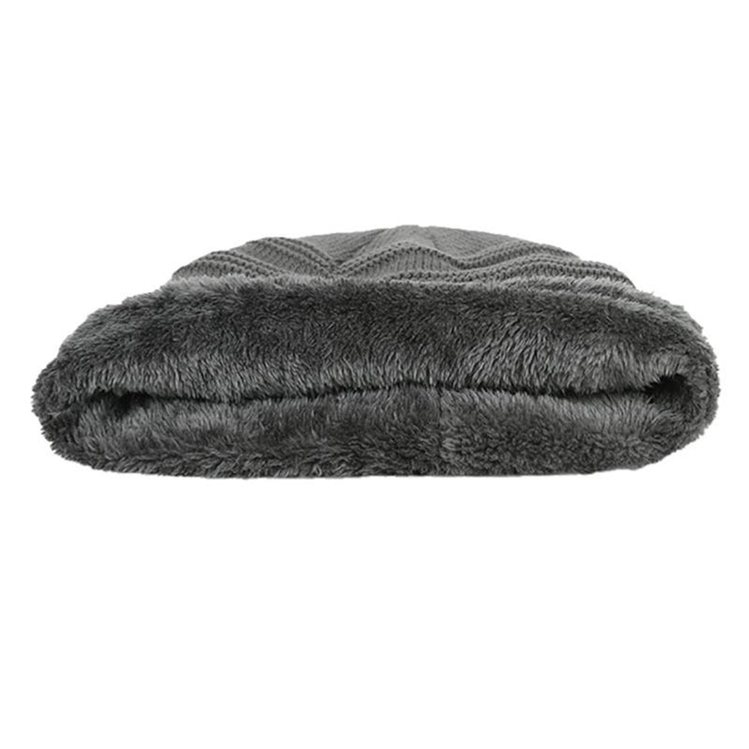 Grijze wintermuts met zachte voering, warme gebreide stof, ideaal voor koude dagen. Stijlvolle en comfortabele unisex accessoire.