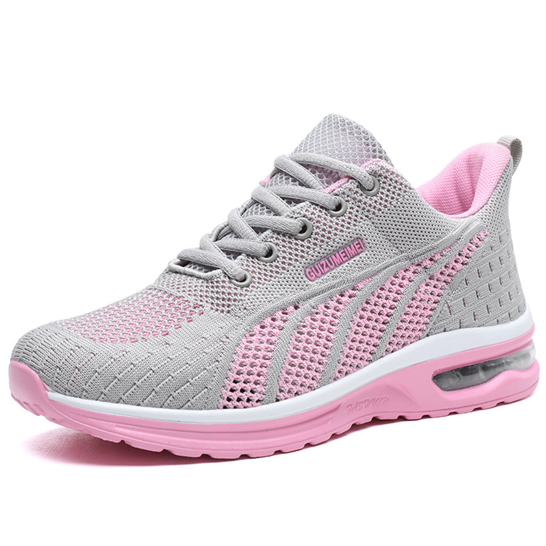 Grijze en roze damessneaker met ademend mesh, sportief ontwerp en comfortabele zool. Perfect voor hardlopen en dagelijks gebruik.