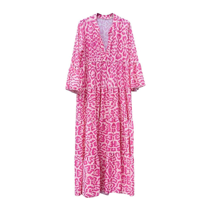 Roze maxi-jurk met luipaardprint, lange mouwen en V-hals. Trendy damesmode, perfect voor zomer en casual gelegenheden.